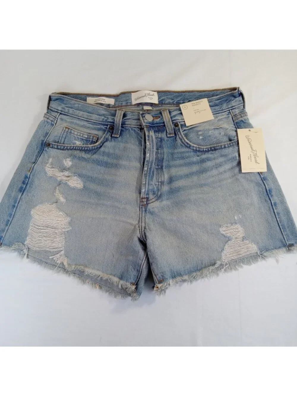 Universal Thread Women's Size 4 90s Baggy Distressed Denim Shorts Light Wash NWT